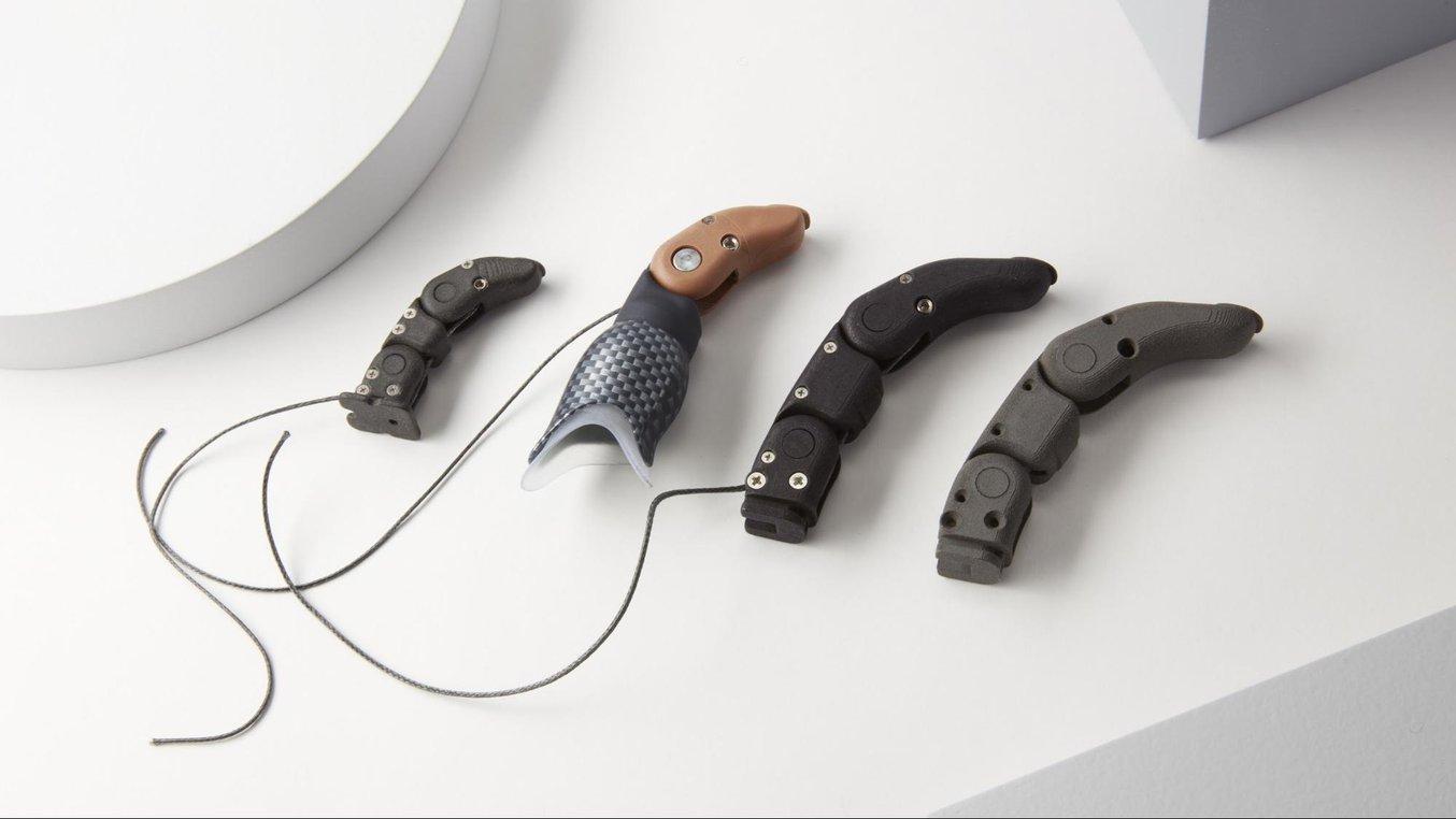 Les prothèses de doigts avec des joints articulés conçues par Partial Hand Solutions sont imprimées avec la Fuse 1.