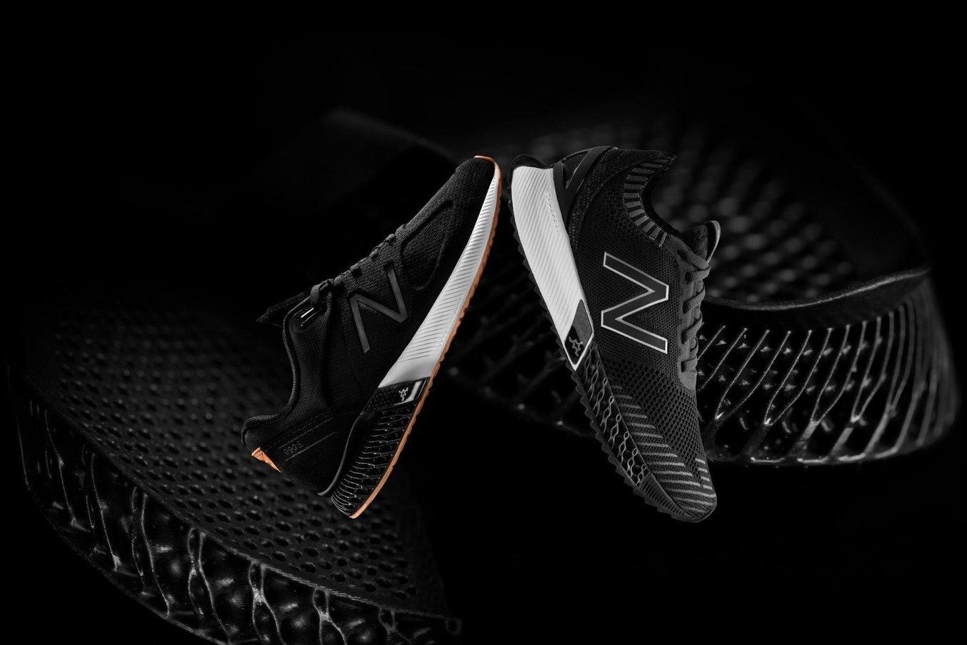 New Balance colaboró con Formlabs para desarrollar un material completamente nuevo desde cero para zapatos personalizados de alto rendimiento con una entresuela diseñada generativamente.
