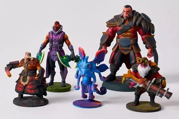 Figurines 3D printed with binder jetting. (source: Shapeways)