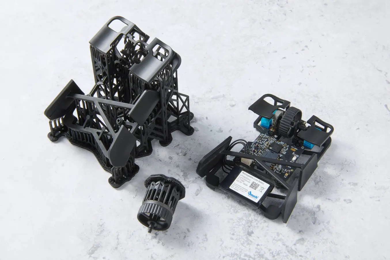 The body and scroll wheel on supports plus the assembled Zeromouse Blade.