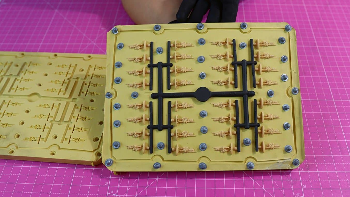 3D-gedruckte Urmodelle aus dem Form 3+ und Angusskanäle aus dem Fuse 1.