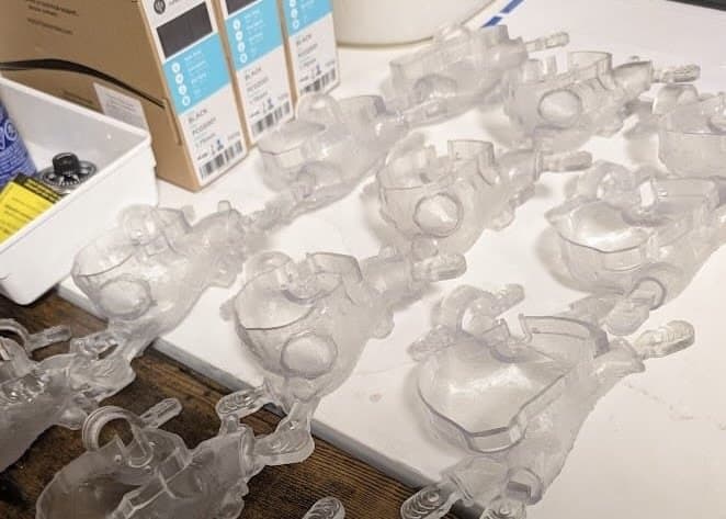 Rows of elastic parts laid out