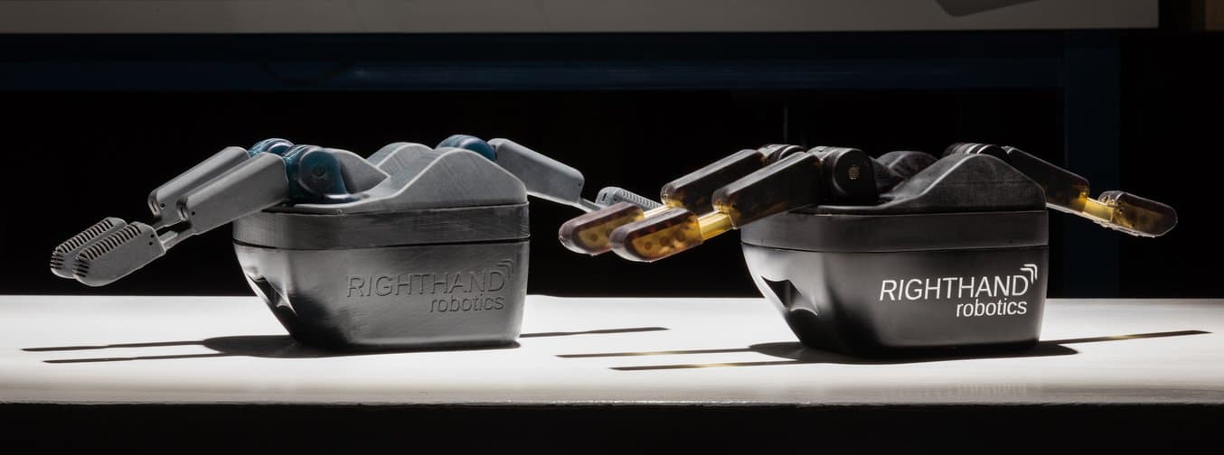3Dプリンタの前に置かれた3Dプリント製金型