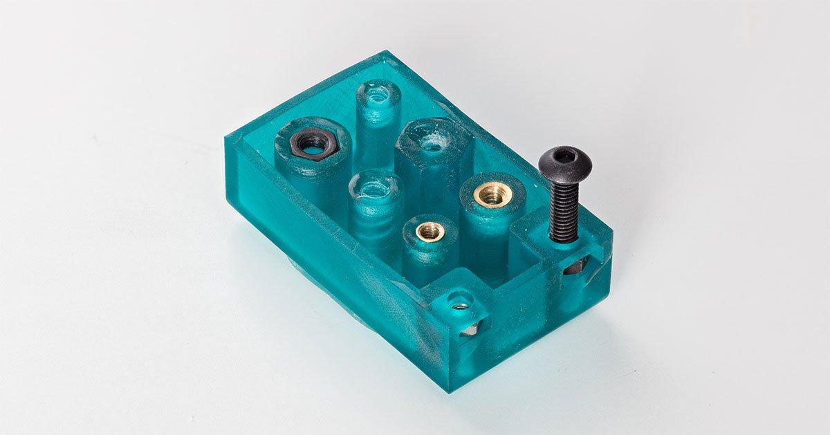 3D printing - Nut in a Custom 3D Printed Pocket