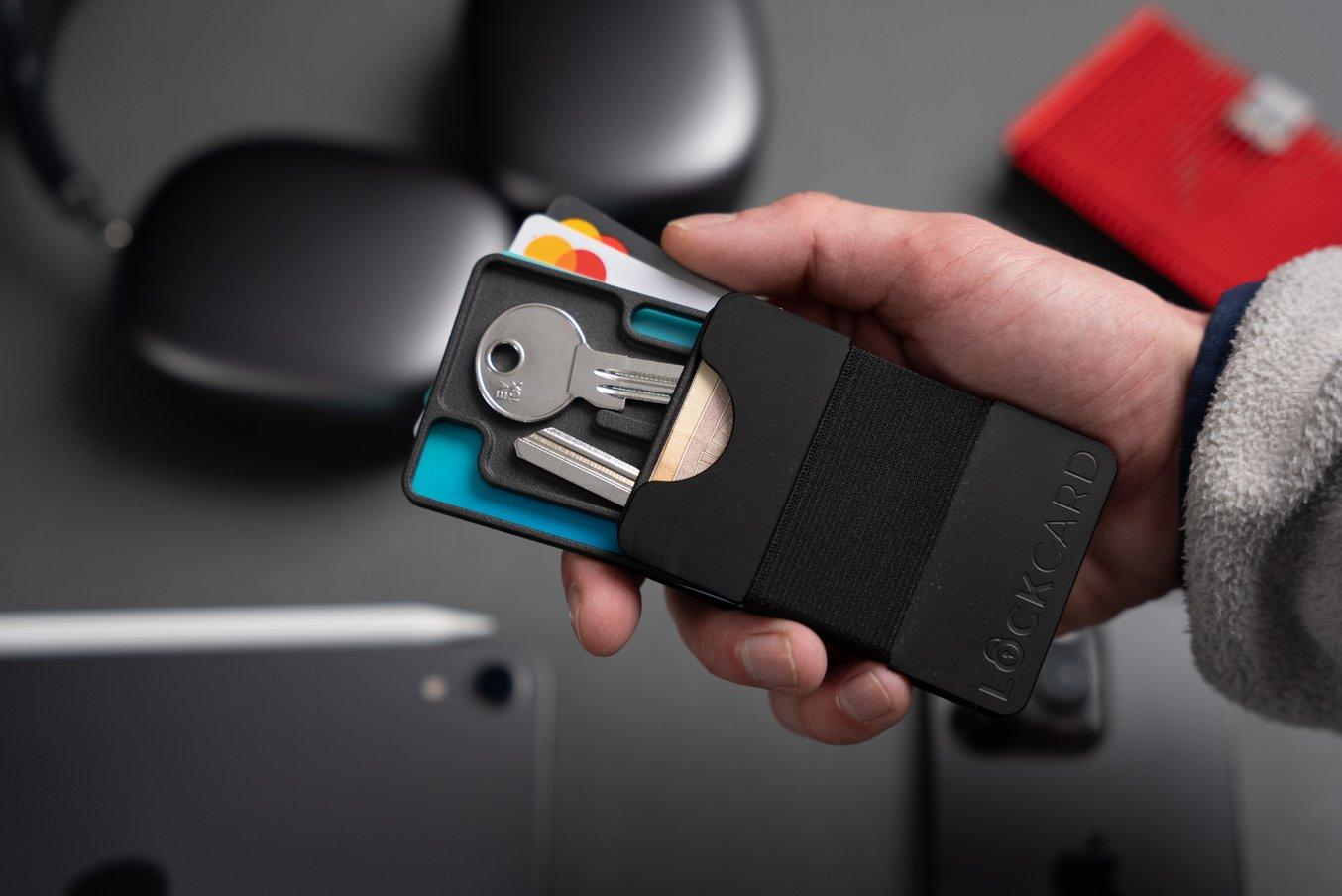 Lockcard is known for its wallets with the smallest possible dimensions.