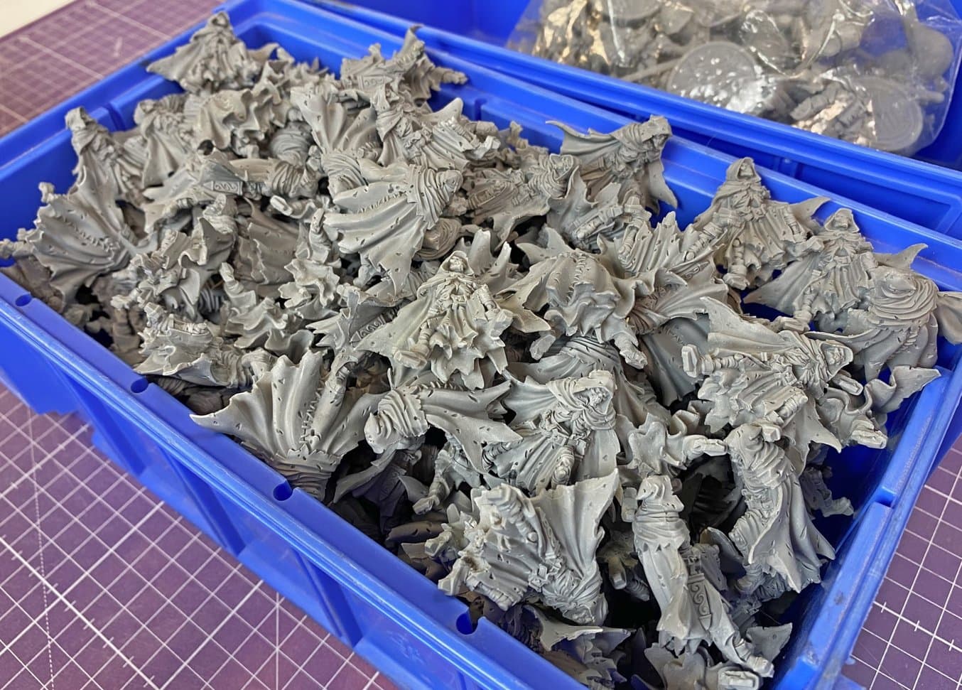 ローカルで生産されているBroken Anvil Miniatureの高品質ミニチュア。