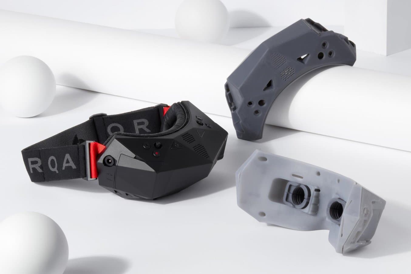 ORQA hat seine eigene FPV hergestellt. Ein Premium-Headset, bei dem Prototypen mehrerer Komponenten auf Formlabs-Druckern hergestellt wurden, um das Design zu perfektionieren. Das innovative Headset wurde für FPV Racing, Freestyle oder FPV-Simulationen ent