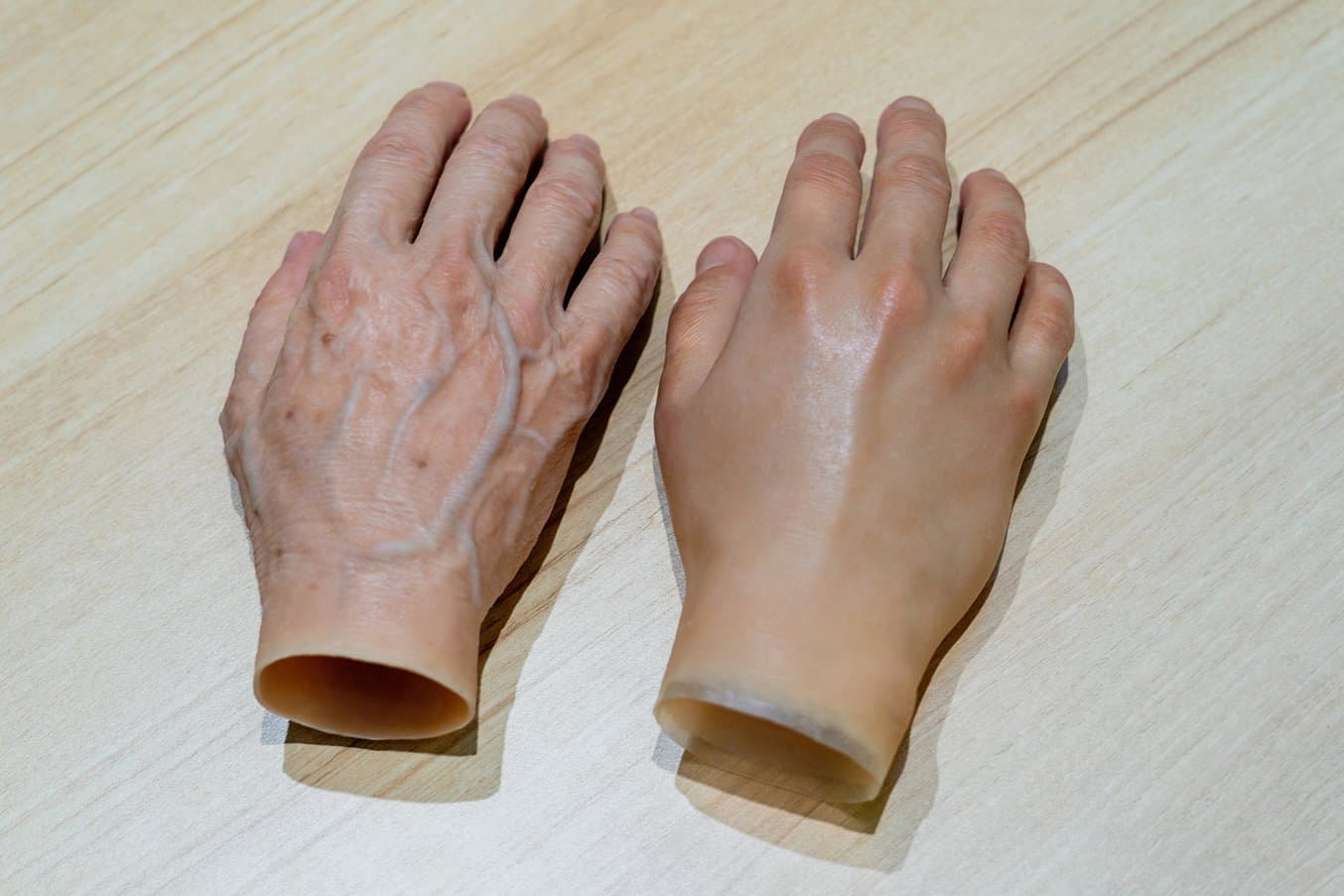 成形、仕上げ後の義手