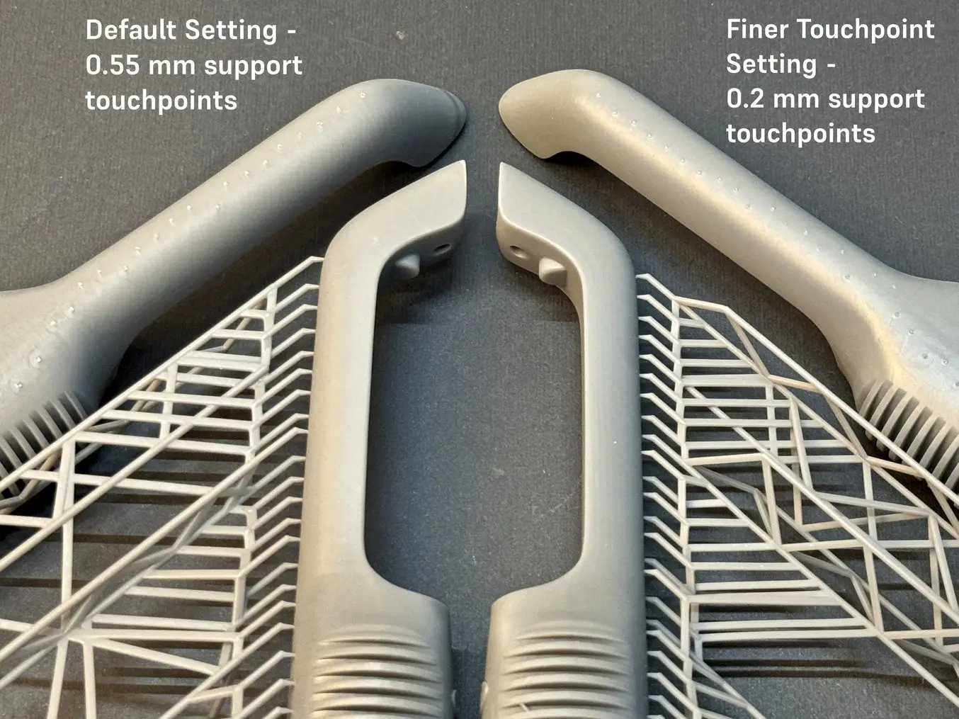 Side by side models. The one on the left has supports touchpoints of 0.55 mm and the one on the right 0.2 mm