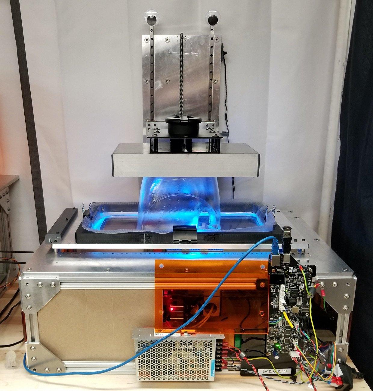 Prototipi funzionali preliminari della stampante 3D SLA per grandi formati Form 3L.