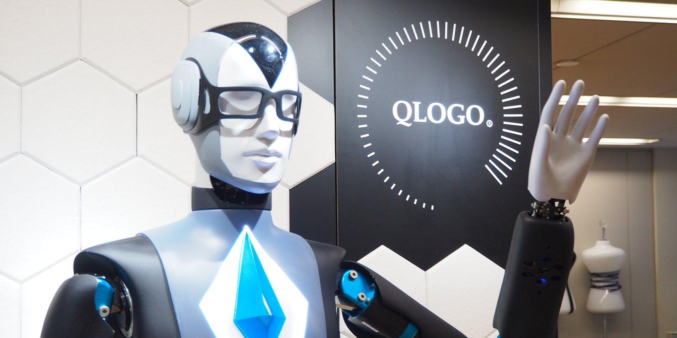 吉忠マネキンのディスプレイロボットの一つ「QLOGO」。