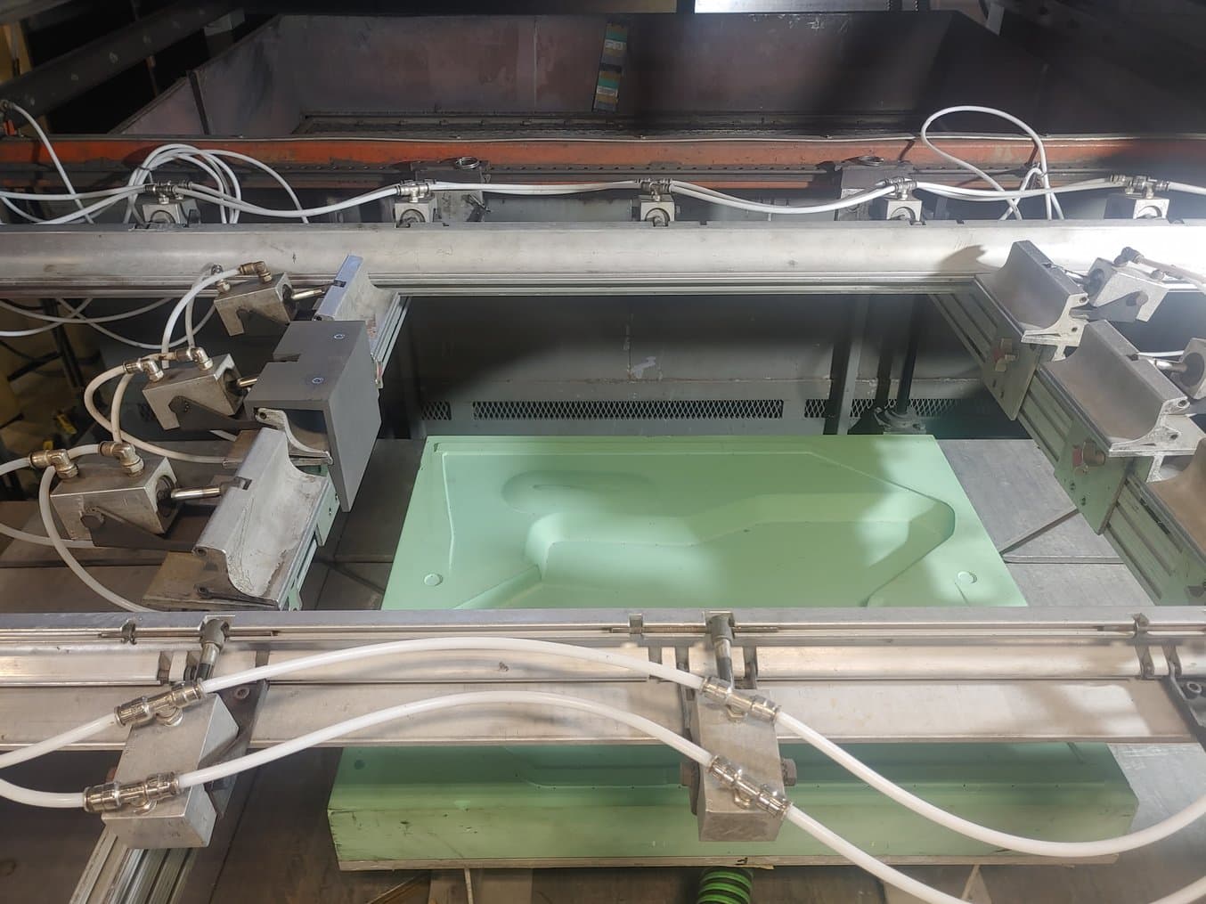 Maßgefertigte Klemme von Productive Plastics