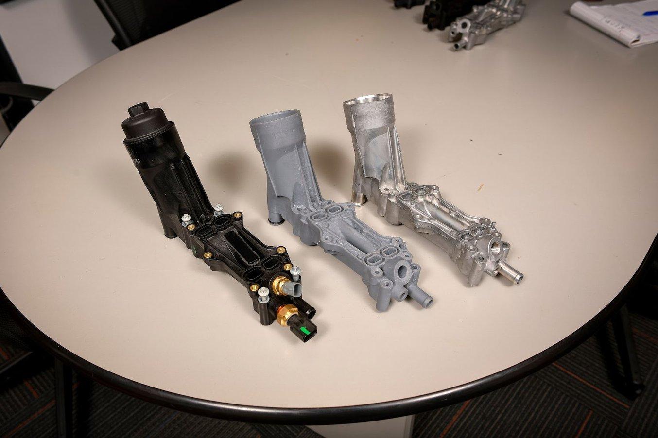 Diese Motorkomponente, die in zahlreichen Fahrzeugen einen Defekt erlitt, wurde neu angefertigt, Prototypen davon sind hier abgebildet.