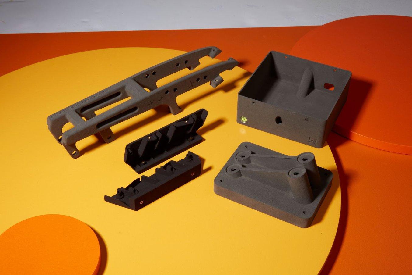 KHUMUTE utilise des pièces en nylon SLS imprimées avec la Fuse 1 pour le prototypage et la production finale.