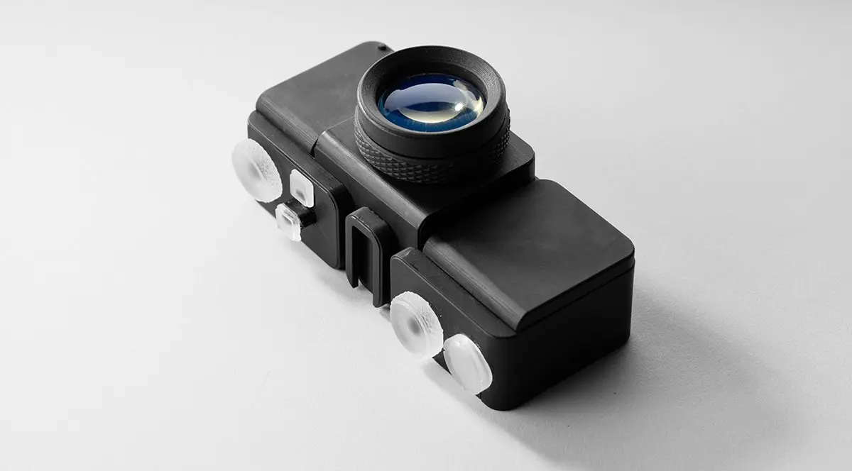 Impresión 3D clara y transparente - FEl ingeniero de aplicaciones Amos Dudley de Formlabs diseñó e imprimió en 3D una lente para una cámara impresa totalmente en 3D.