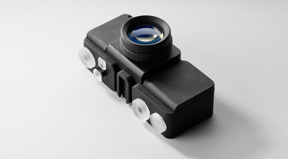 Clear and transparent 3D printing - Formlabs applications engineer Amos Dudley designed and 3D printed a lens for a fully 3D printed camera.