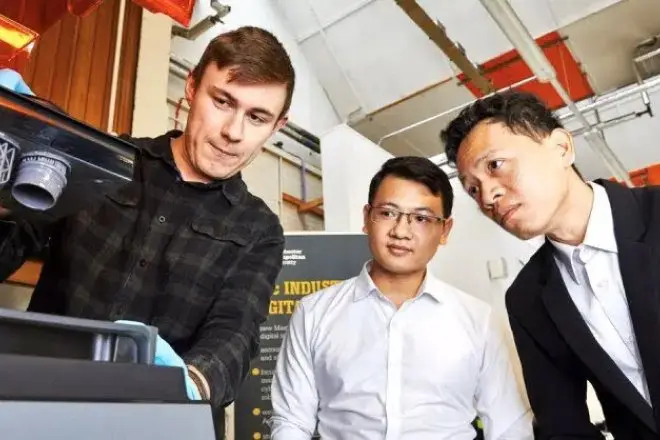 Eine Gruppe von Leuten bei der Verwendung von Formlabs-3D-Druckern