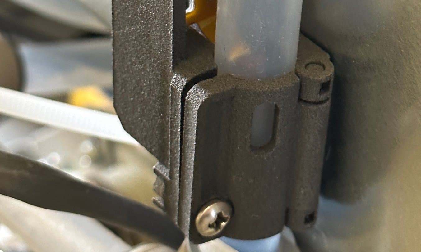 Eine Füllsensor-Komponente, die auf dem SLS-3D-Drucker Fuse 1+ 30W gedruckt wurde