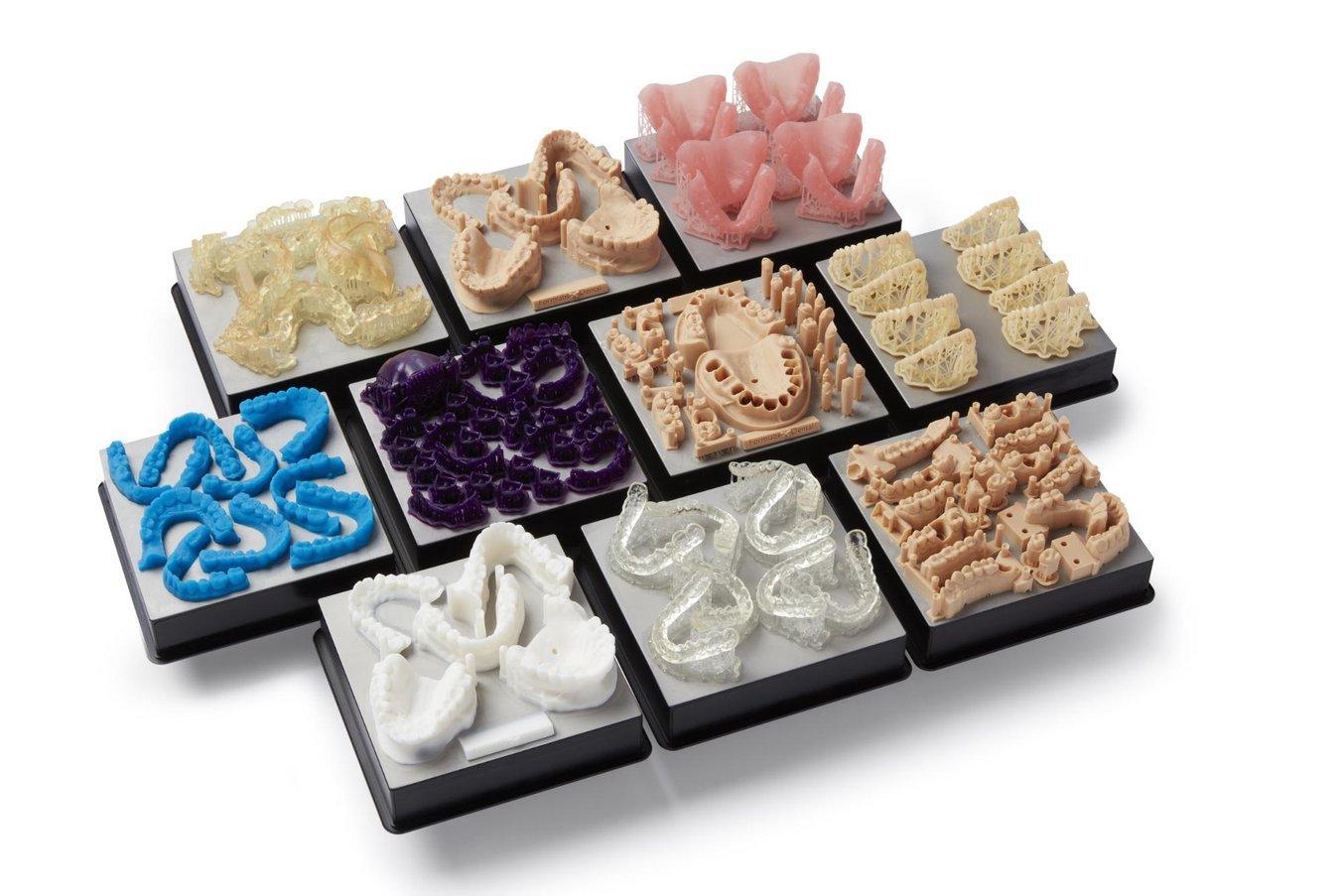 Стоматологические 3D-принтеры позволяют экономически эффективно массово изготавливать заказные стоматологические изделия.
