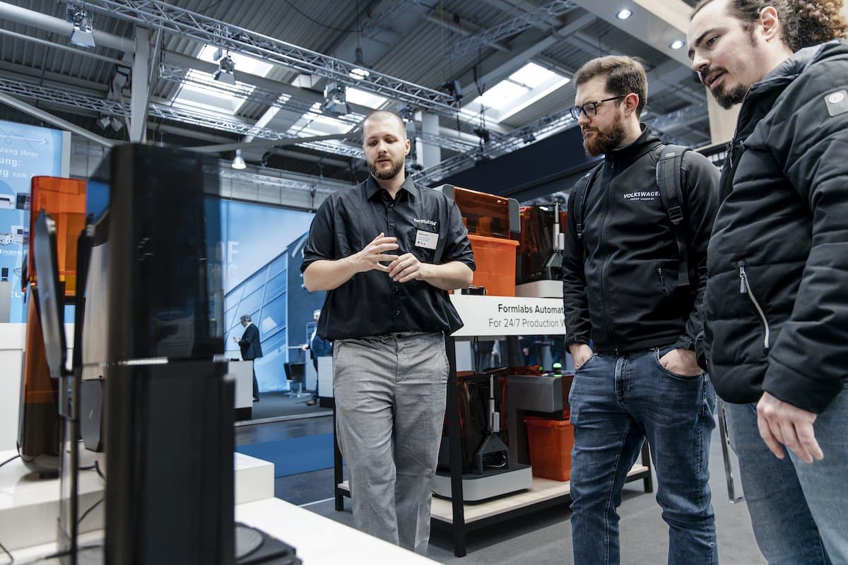 men discuss 3d printing products