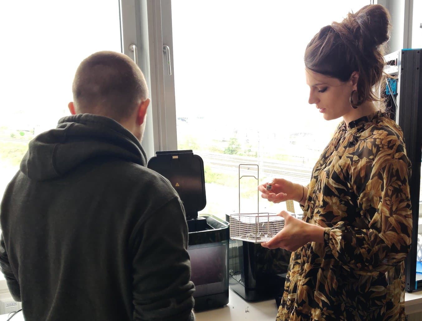 Die geschulte Goldschmiedin Maria Fernandez lernte einst selbst an der 3D-Akademie das 3D-Drucken von Schmuckteilen - heute unterrichtet sie selbst.