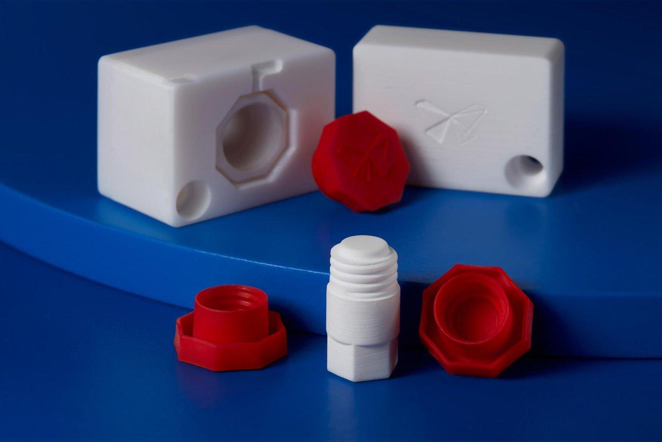 El molde de inyección impreso en 3D puede admitir elementos con movimiento lateral.